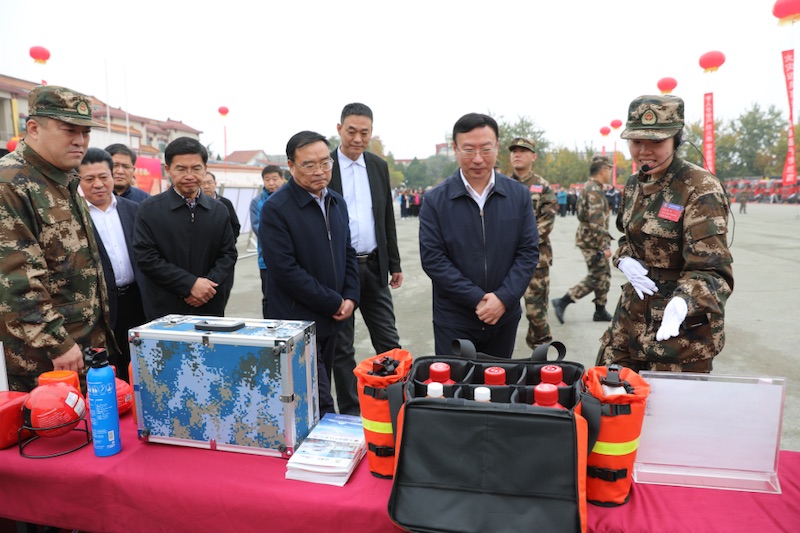 Pciture 2 Deputy Secretary Zhang Tao visited and guide Guotai booth